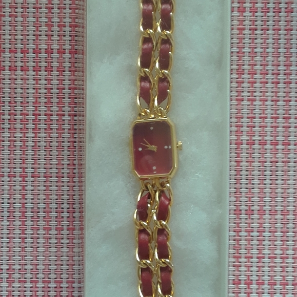 Tempus Trading Women's 7 1/2" Gold Plated Watch w/Red Leather Strap - Picture 2 of 2